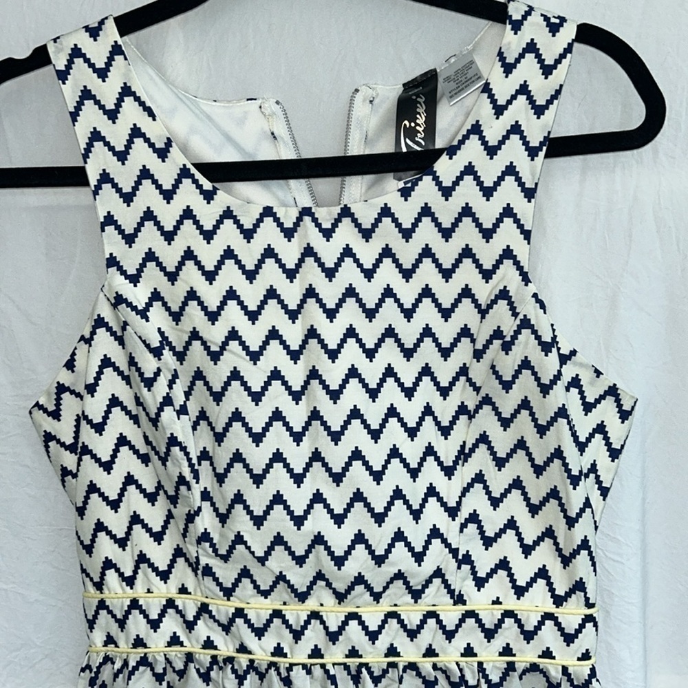 NWT: Sleeveless Print Dress: size Medium - Picture 3 of 8